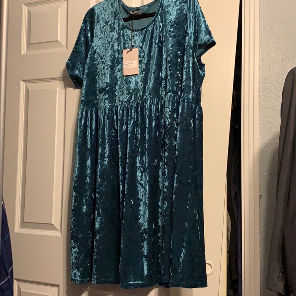 curve smock dress in velvet